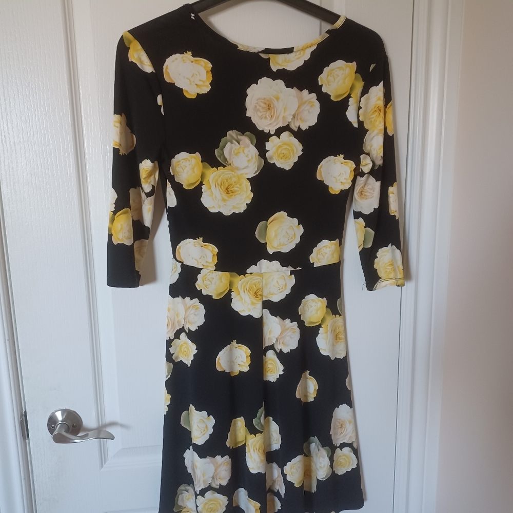 Dress - Picture 2 of 4